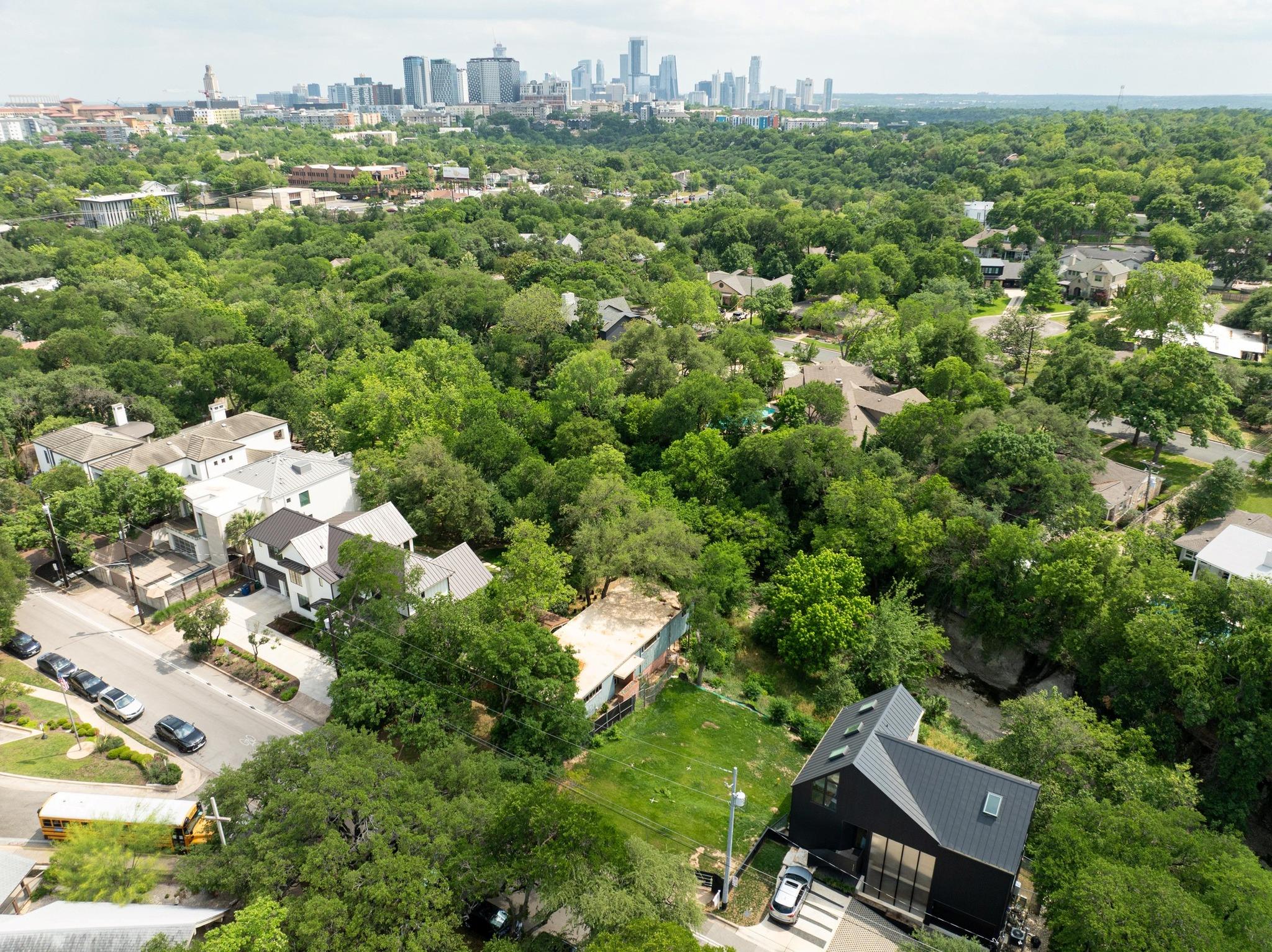 1113 31, Austin, TX 78705 — photo 1