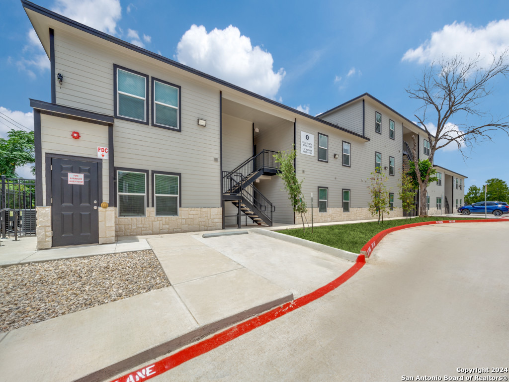 1501 E SOUTHCROSS BLVD, San Antonio, TX 78223 — photo 1