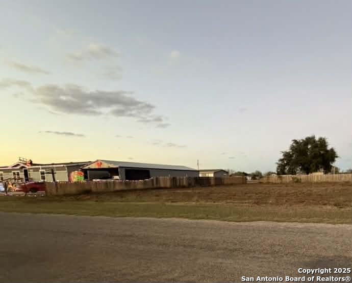17&16 Merle, , 78017 — photo 1