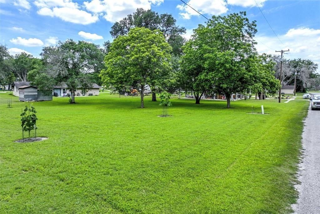 112  Lake Forrest Dr, Seguin, TX 78155 — photo 1
