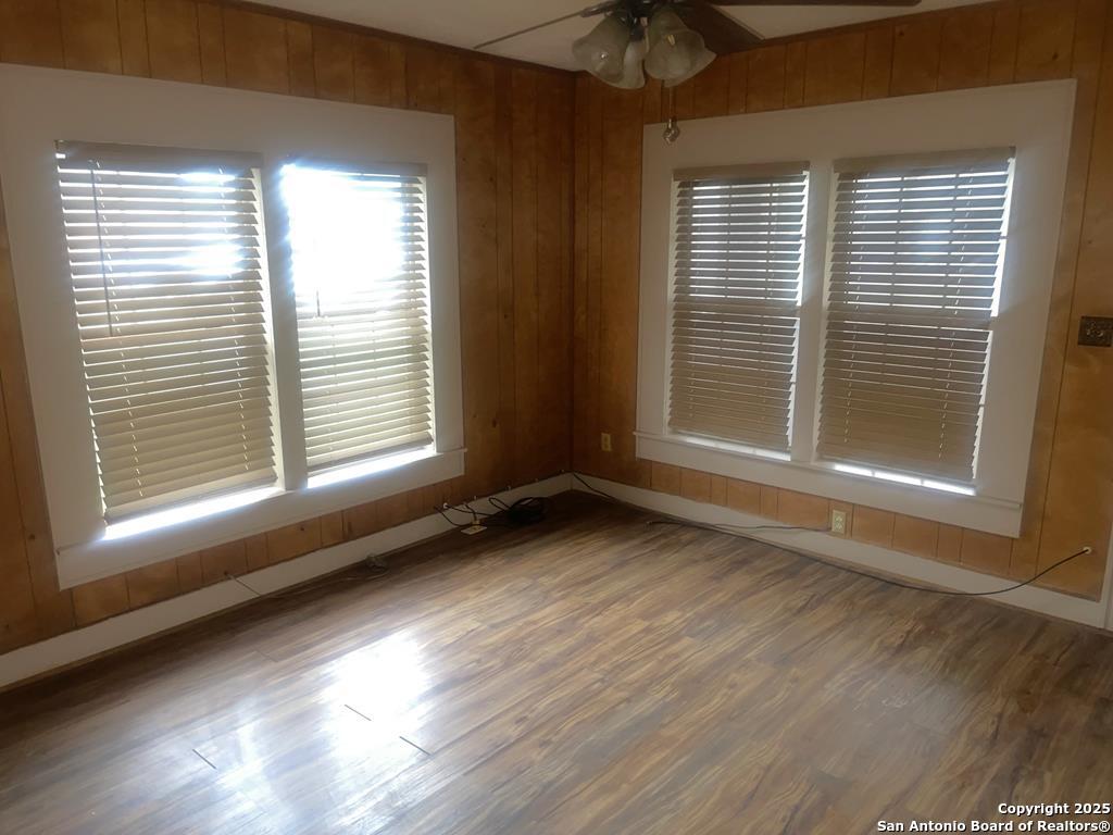 303 milam, ,  78146 — photo 1