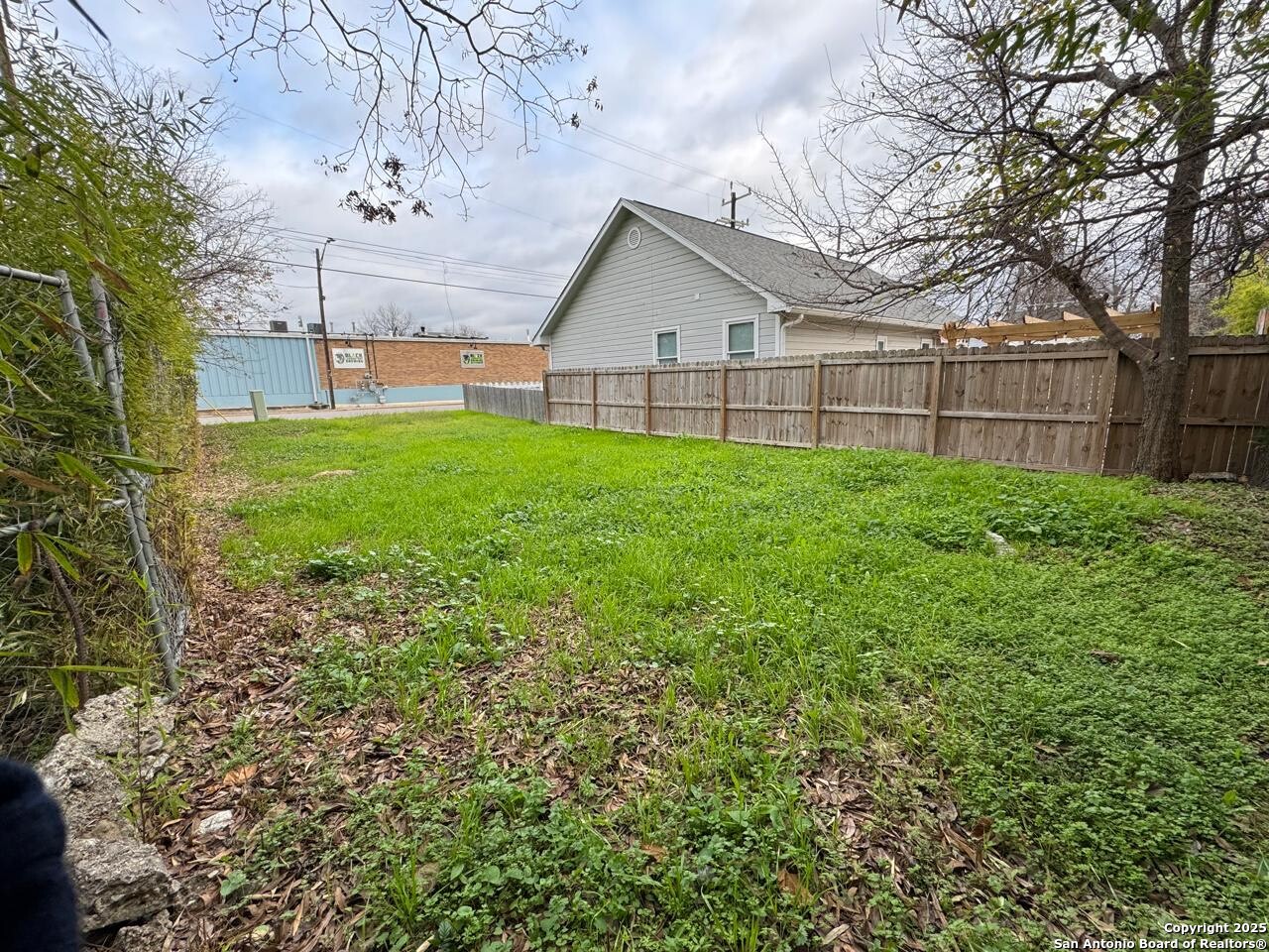 423 Hackberry St, , 78202 — photo 1