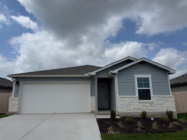 117 Honey Bee, Jarrell, TX 76537 — photo 1