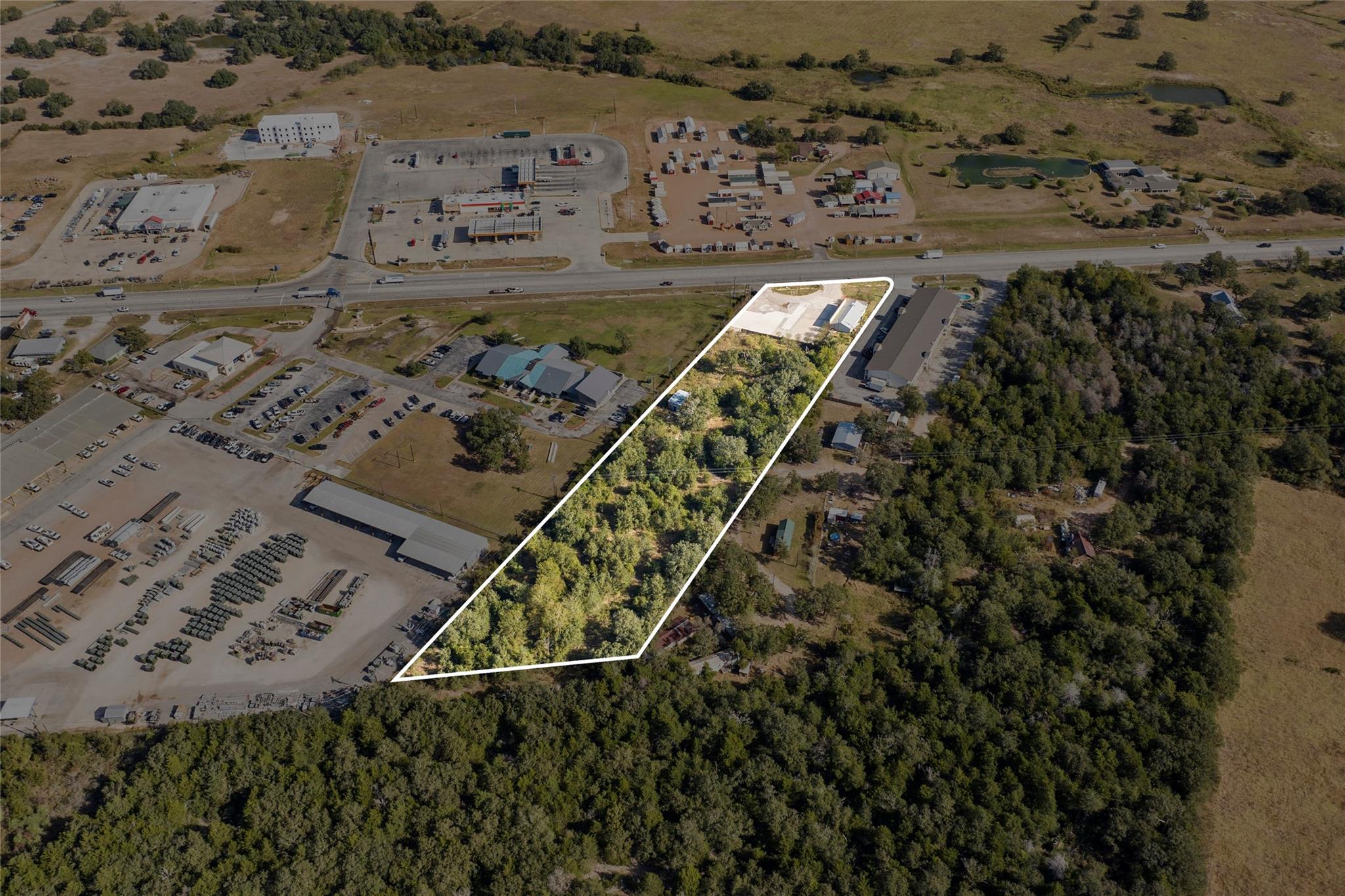 3250 E Austin St, Giddings, TX 78942 — photo 1