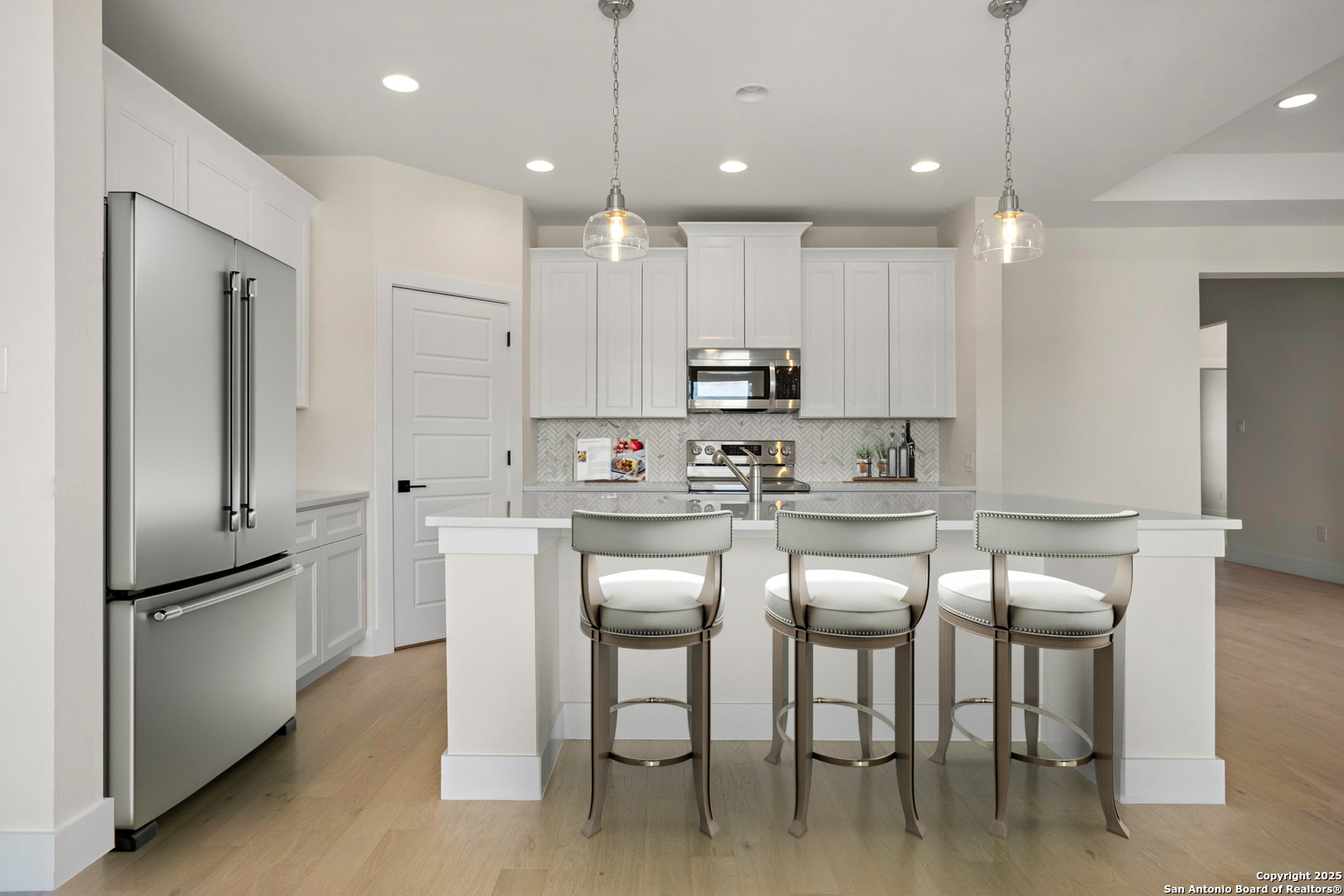 1901 N Chateau Lane, , 78028 — photo 1