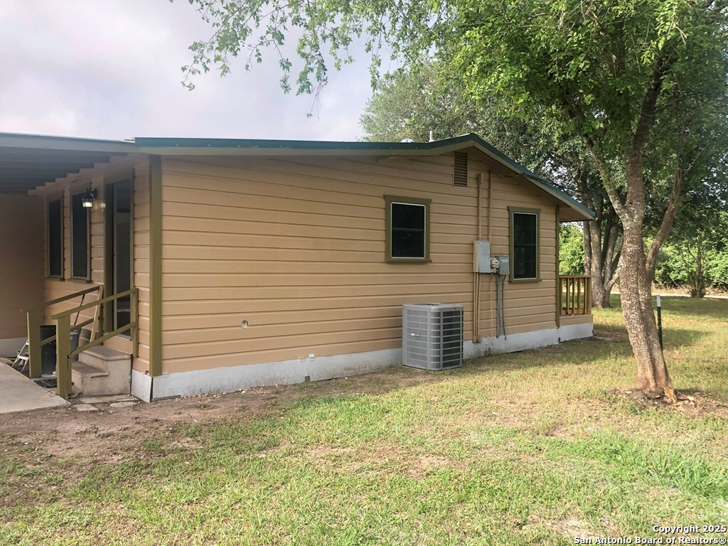 3154 CR 406, , 78102 — photo 1
