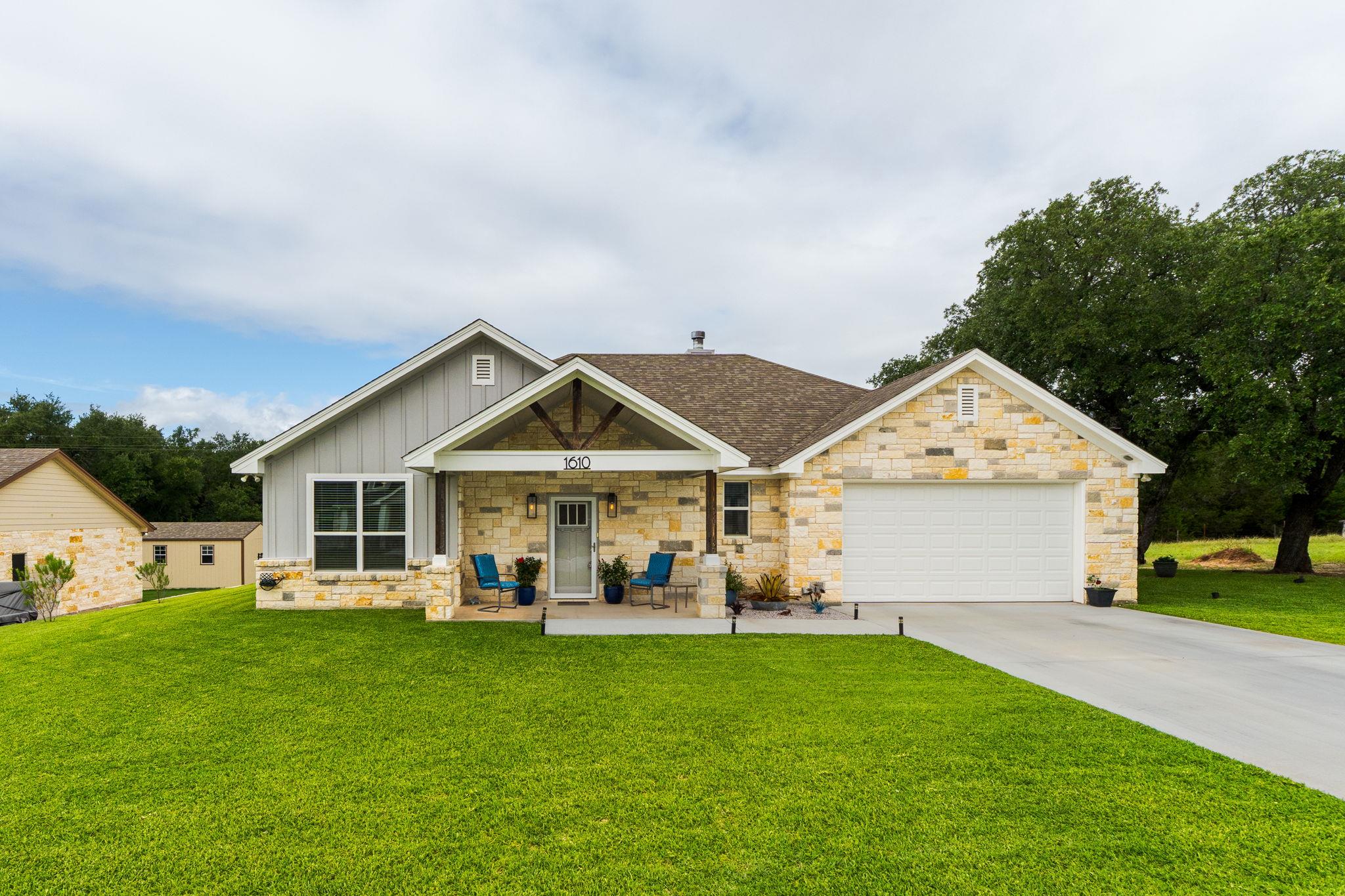 1610 Badger, Lampasas, TX 76550 — photo 1
