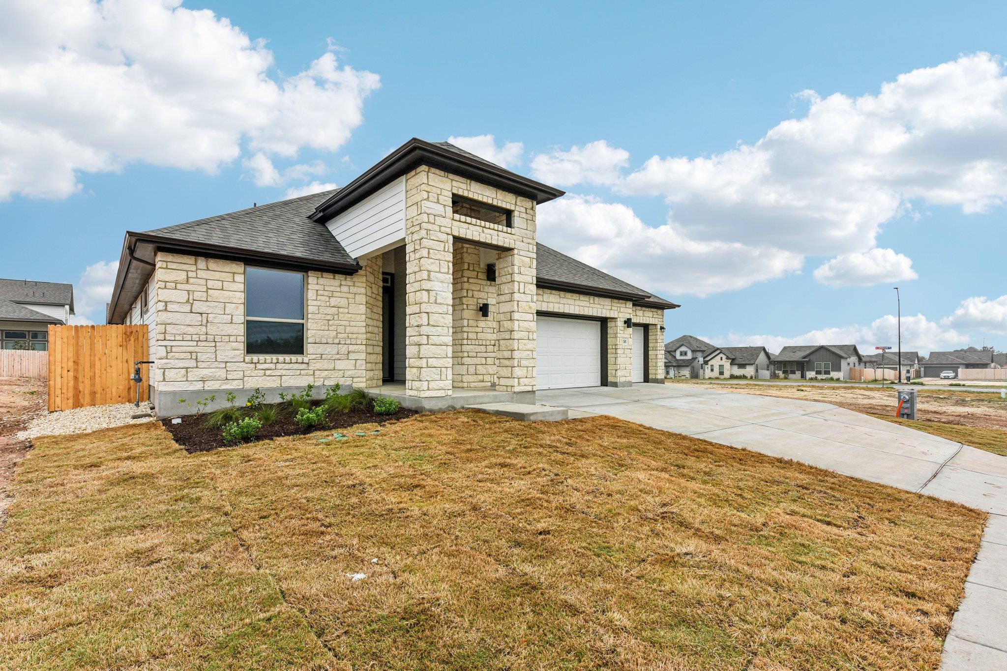 581 Treadwell, Kyle, TX 78640 — photo 1