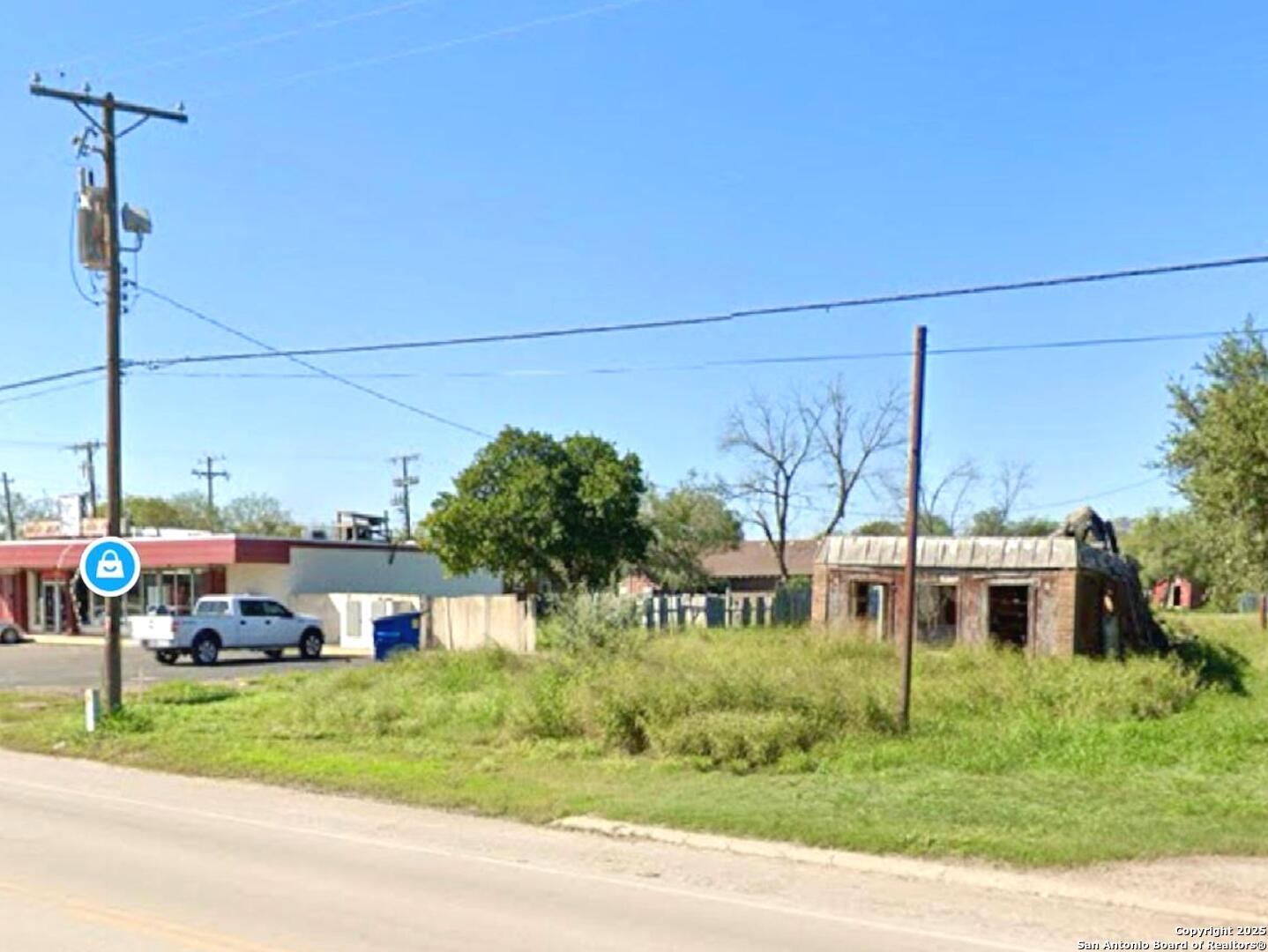 715 FRONT, , 78368 — photo 1