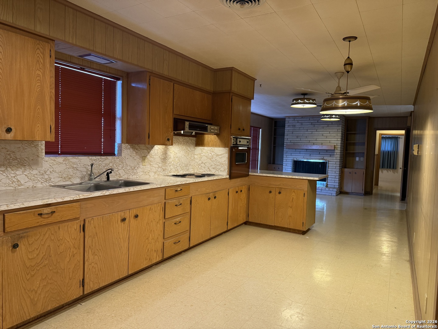1924 garner field, Uvalde, TX 78801 — photo 1