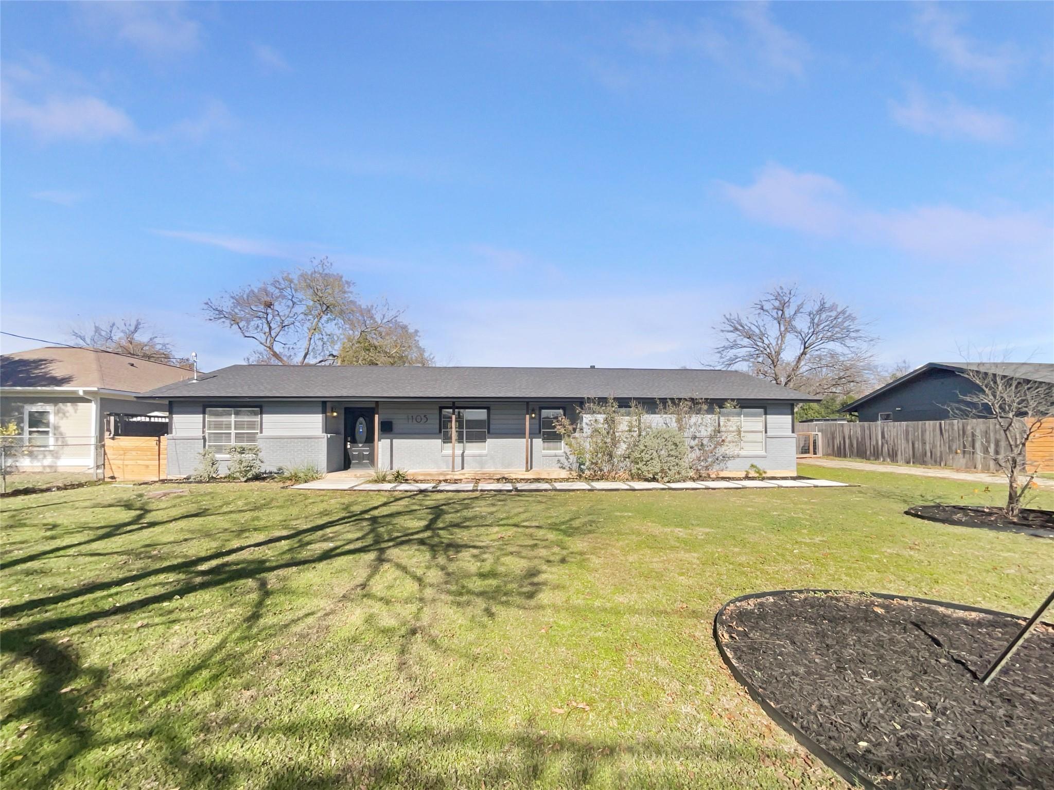 1105 17th, Georgetown, TX 78626 — photo 1