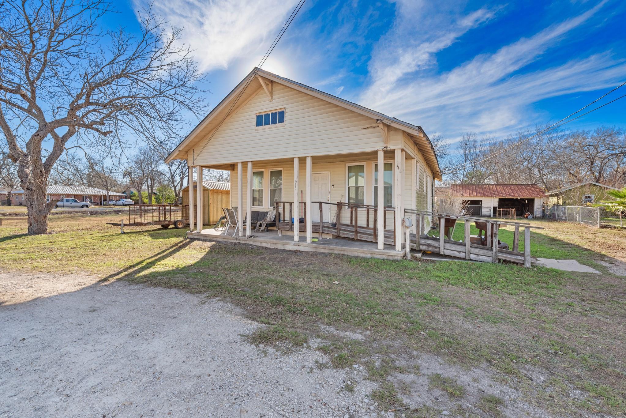 917 Trinity, Lockhart, TX 78644 — photo 1