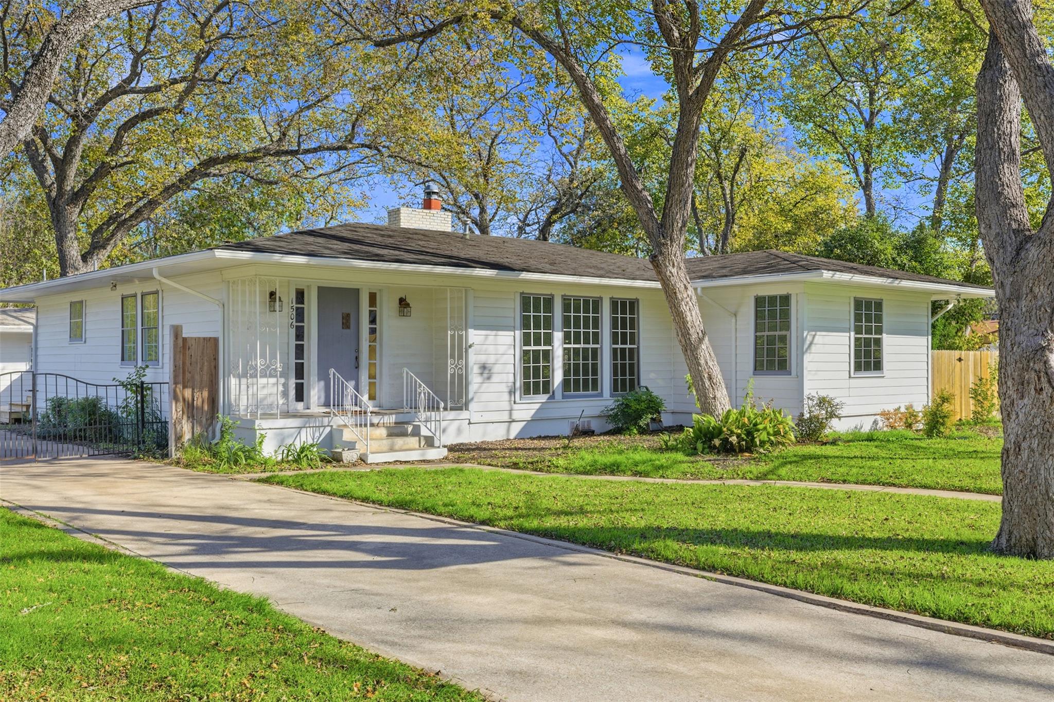 1506 Grace, Taylor, TX 76574 — photo 1