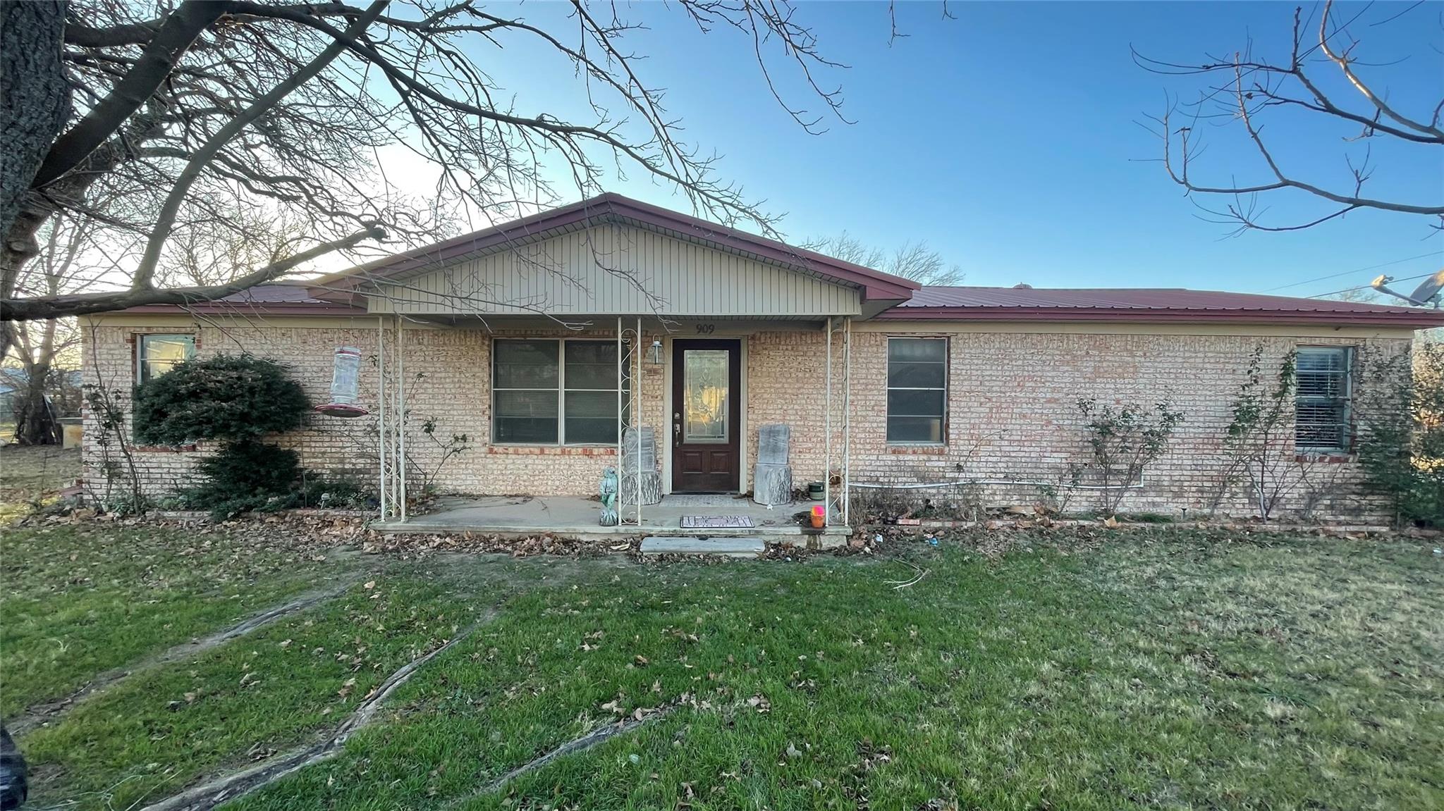 909  Fannin St, Nocona, TX 76255 — photo 1
