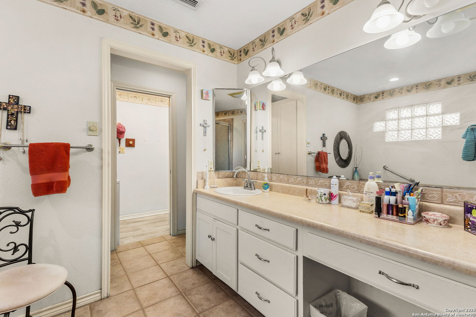 612 Kathy, ,  78155 — photo 1
