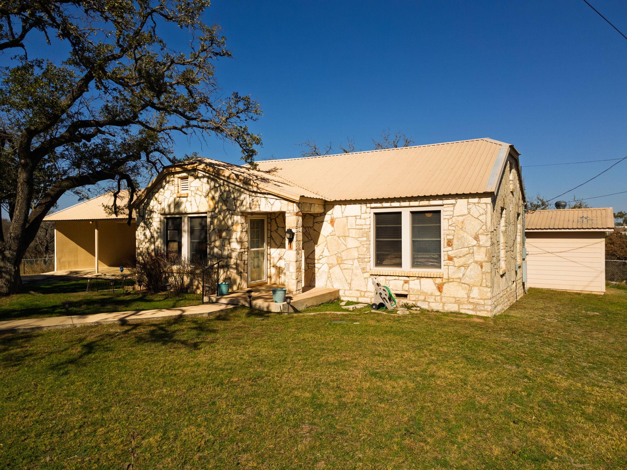 1003 N Ridge St, Lampasas, TX 76550 — photo 1