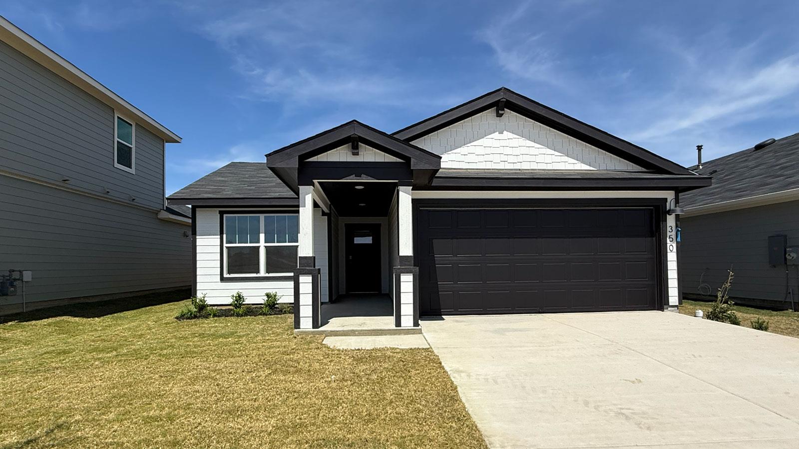 350 San Juan, Bastrop, TX 78602 — photo 1