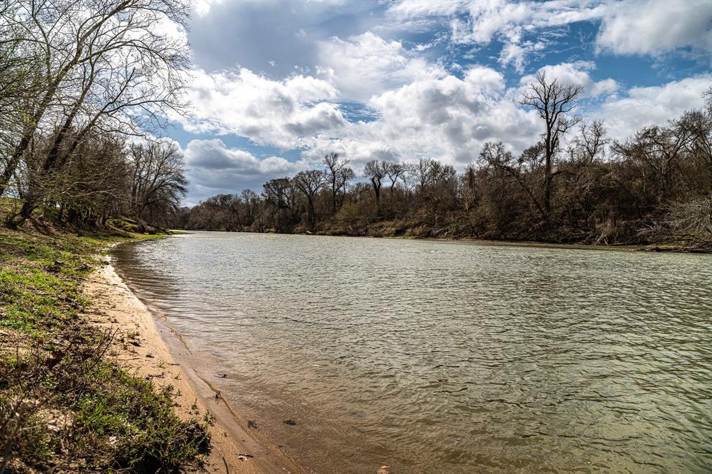 121 Mechelle, Smithville, TX 78957 — photo 1