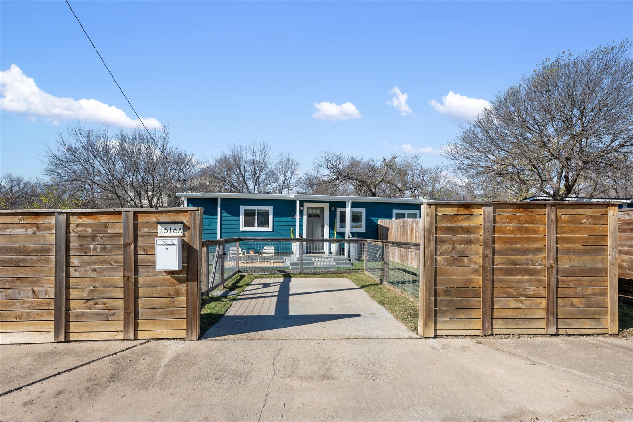 1616 Webberville, Austin, TX 78721 — photo 1