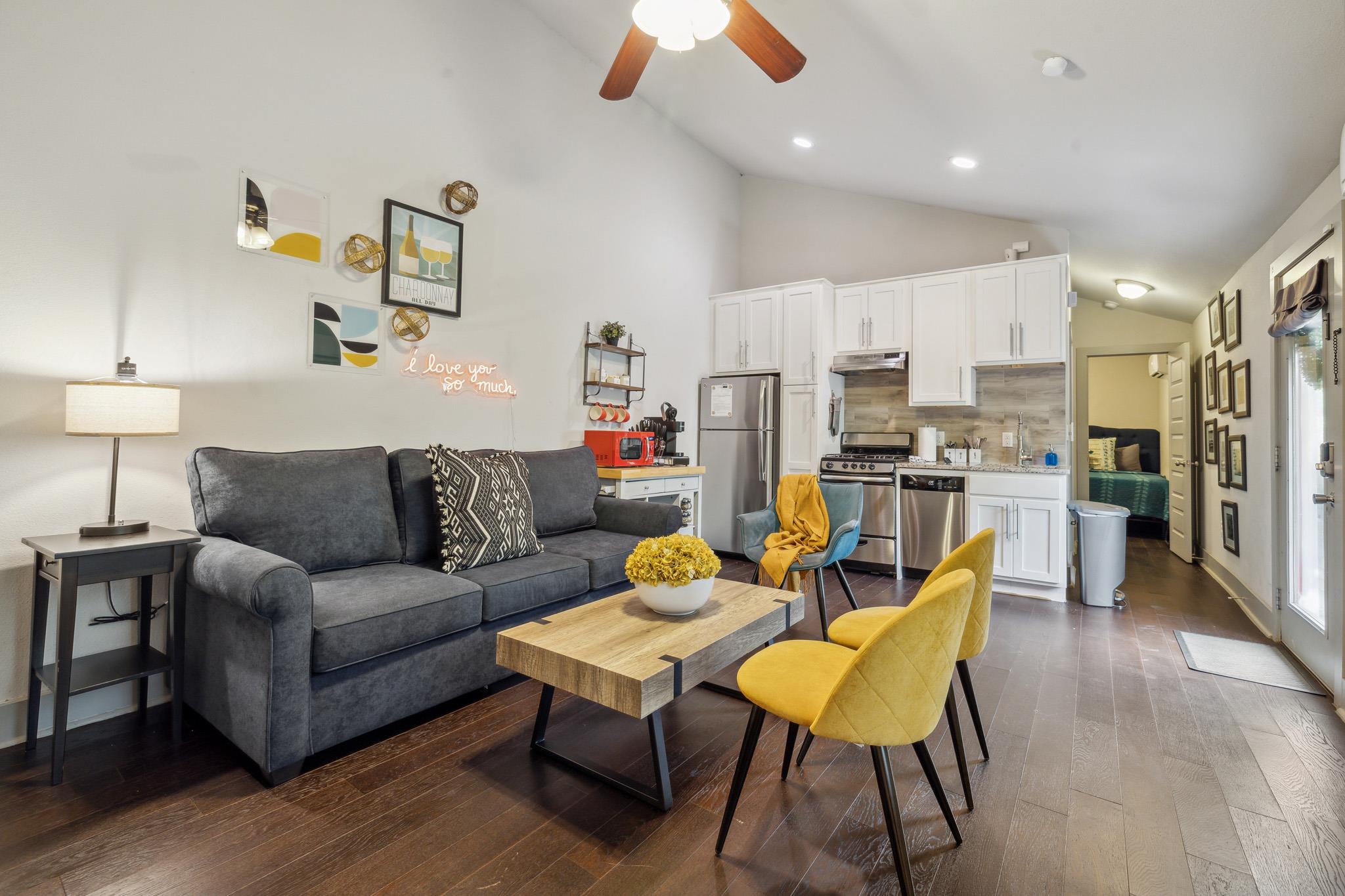 1139 1/2 Poquito, Austin, TX 78702 — photo 1