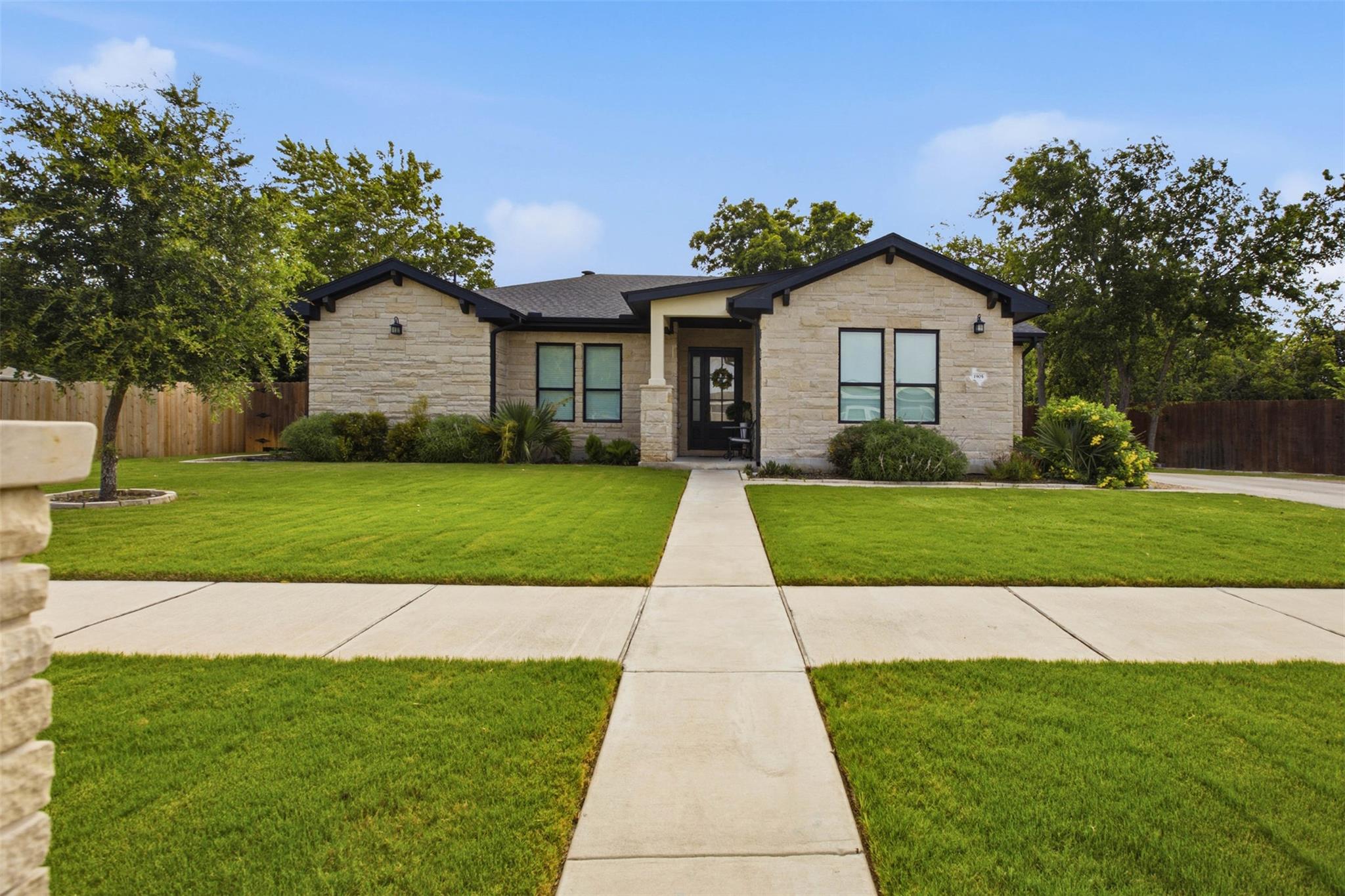 1905 College, Georgetown, TX 78626 — photo 1