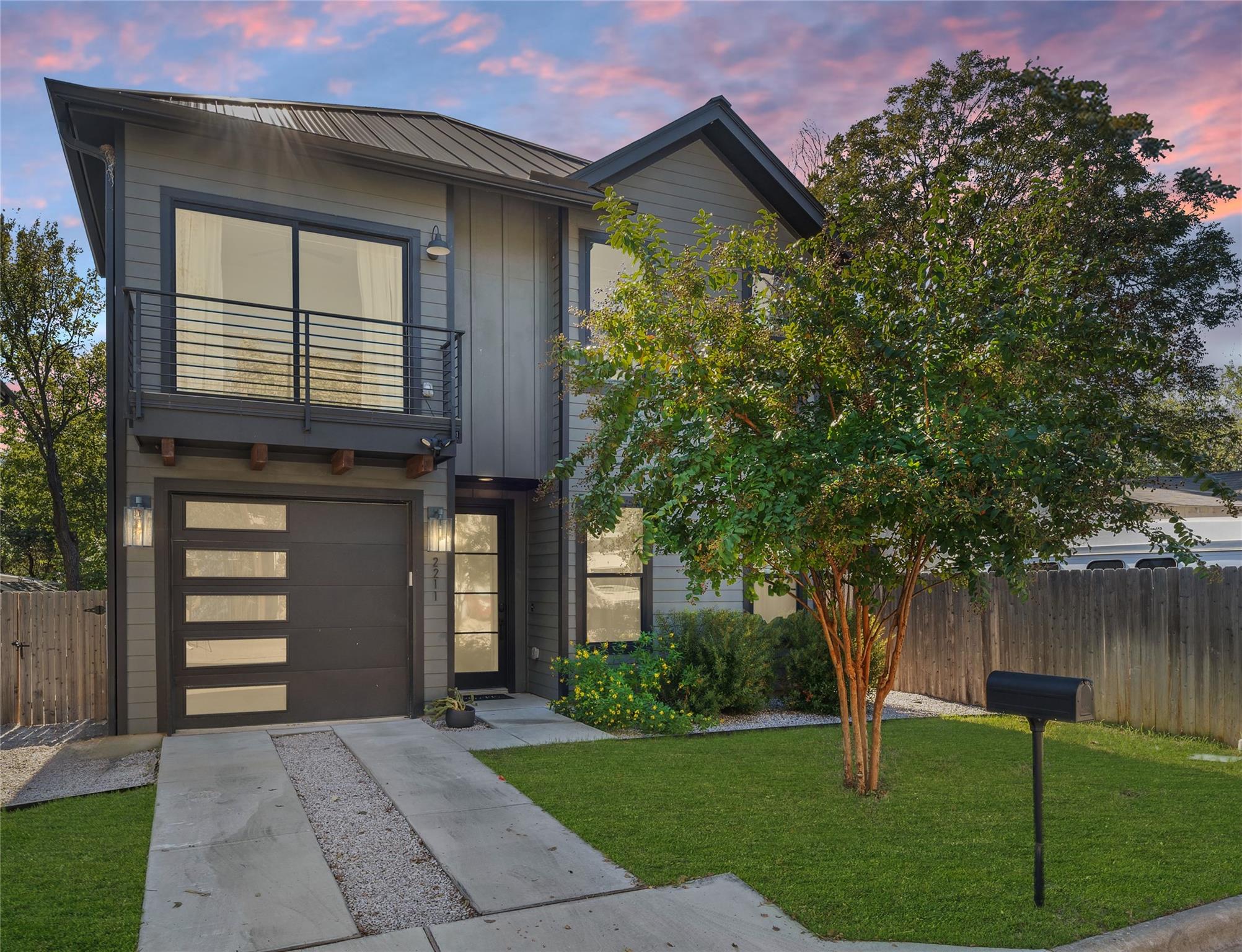2211 Santa Rosa, Austin, TX 78702 — photo 1
