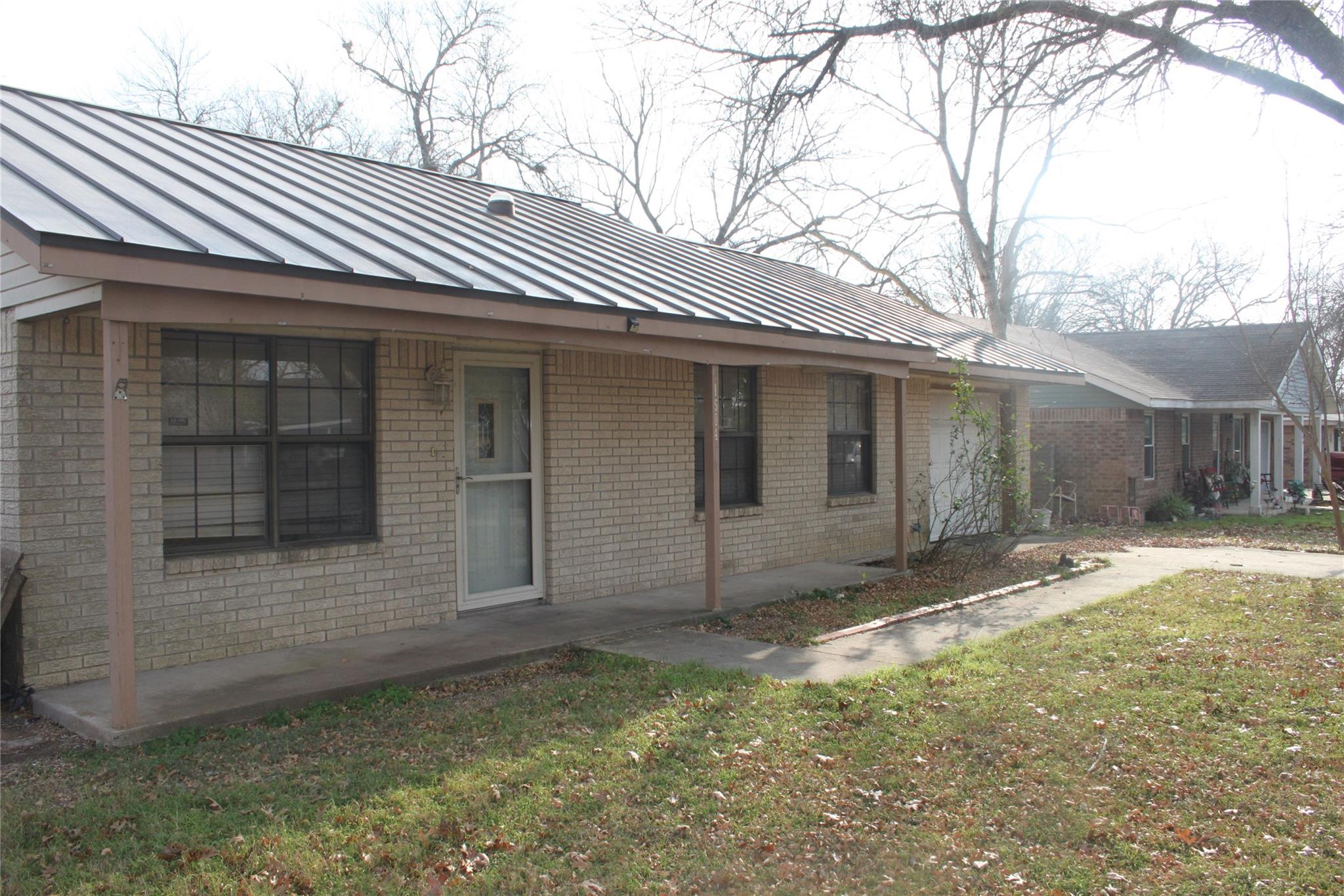 1504 Lakeview, Lockhart, TX 78644 — photo 1