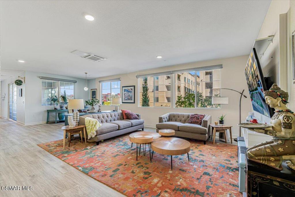 2870 Wagon Wheel Road 203, Oxnard, CA 93036 — photo 1