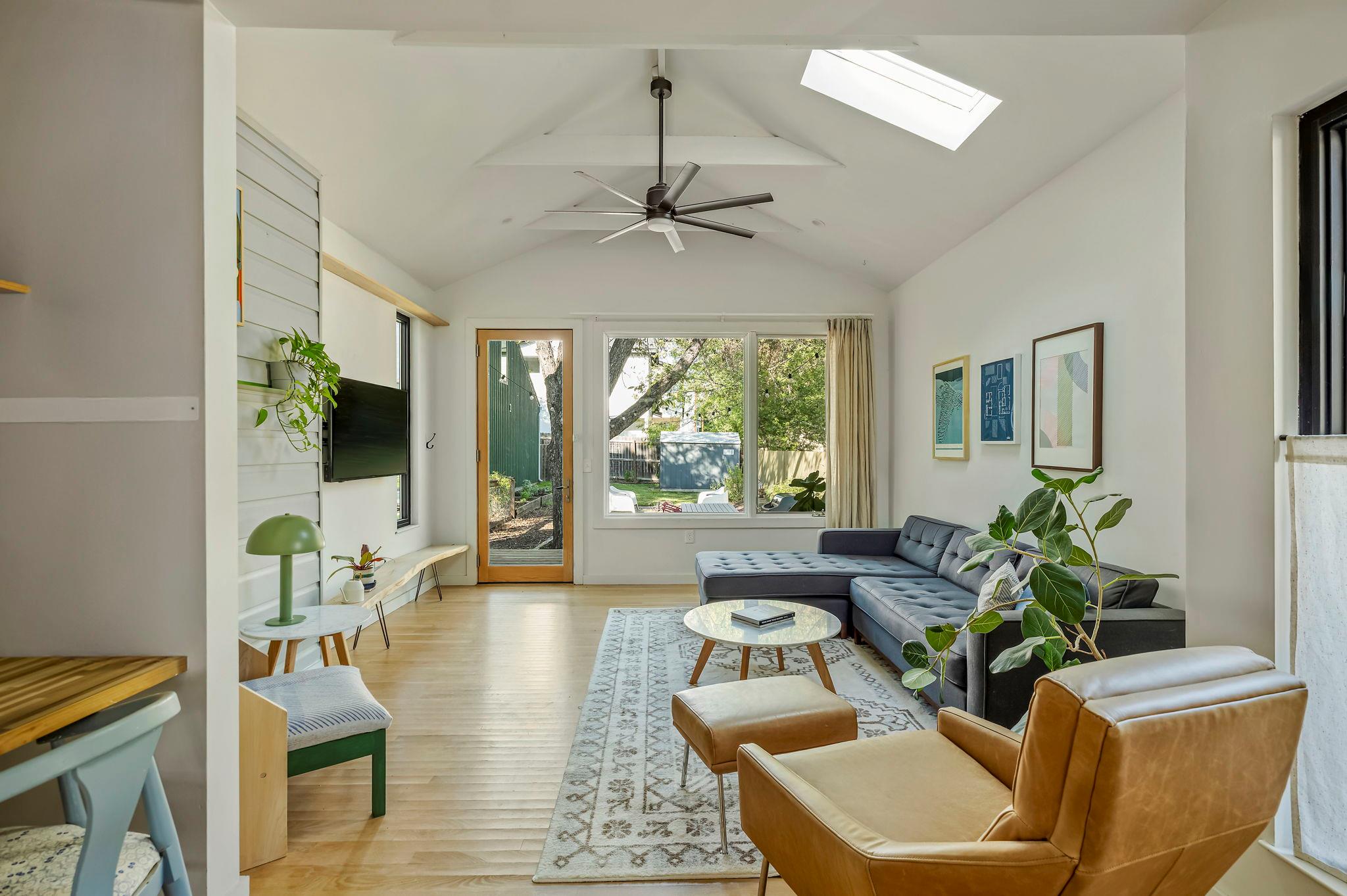 618 Denson, Austin, TX 78752 — photo 1