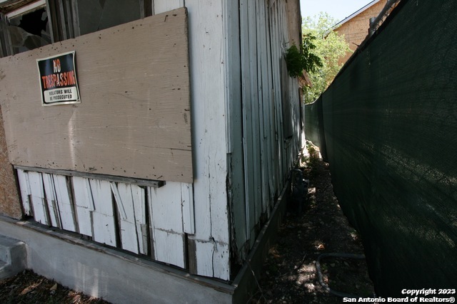 113 Brown Aly, ,  78202 — photo 1