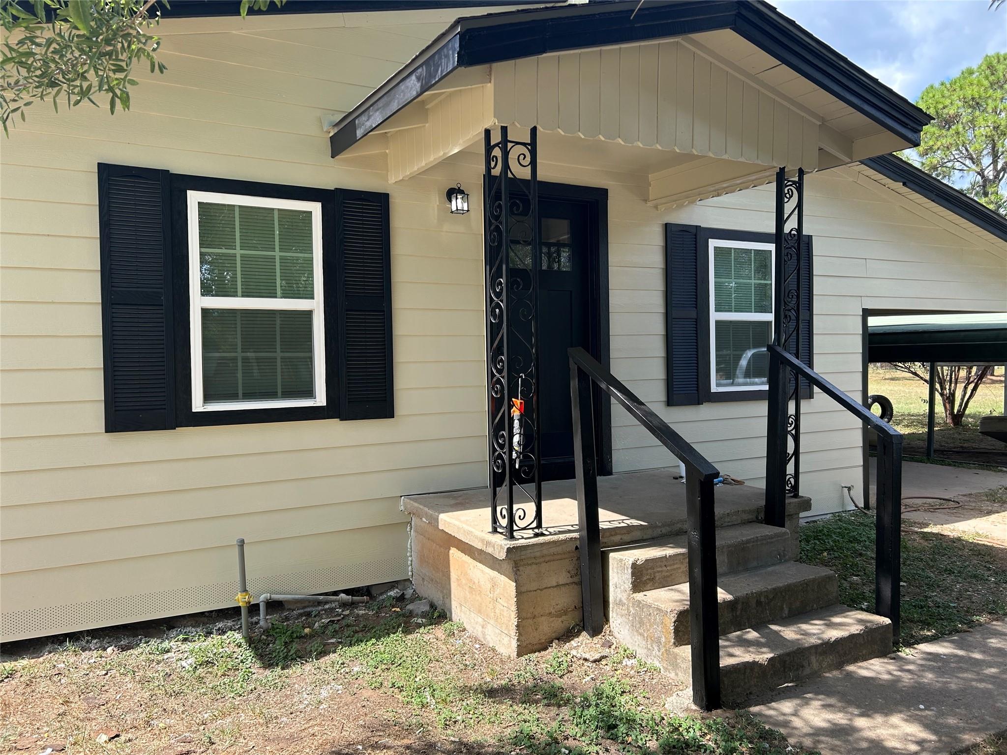 317 Webb, Smithville, TX 78957 — photo 1