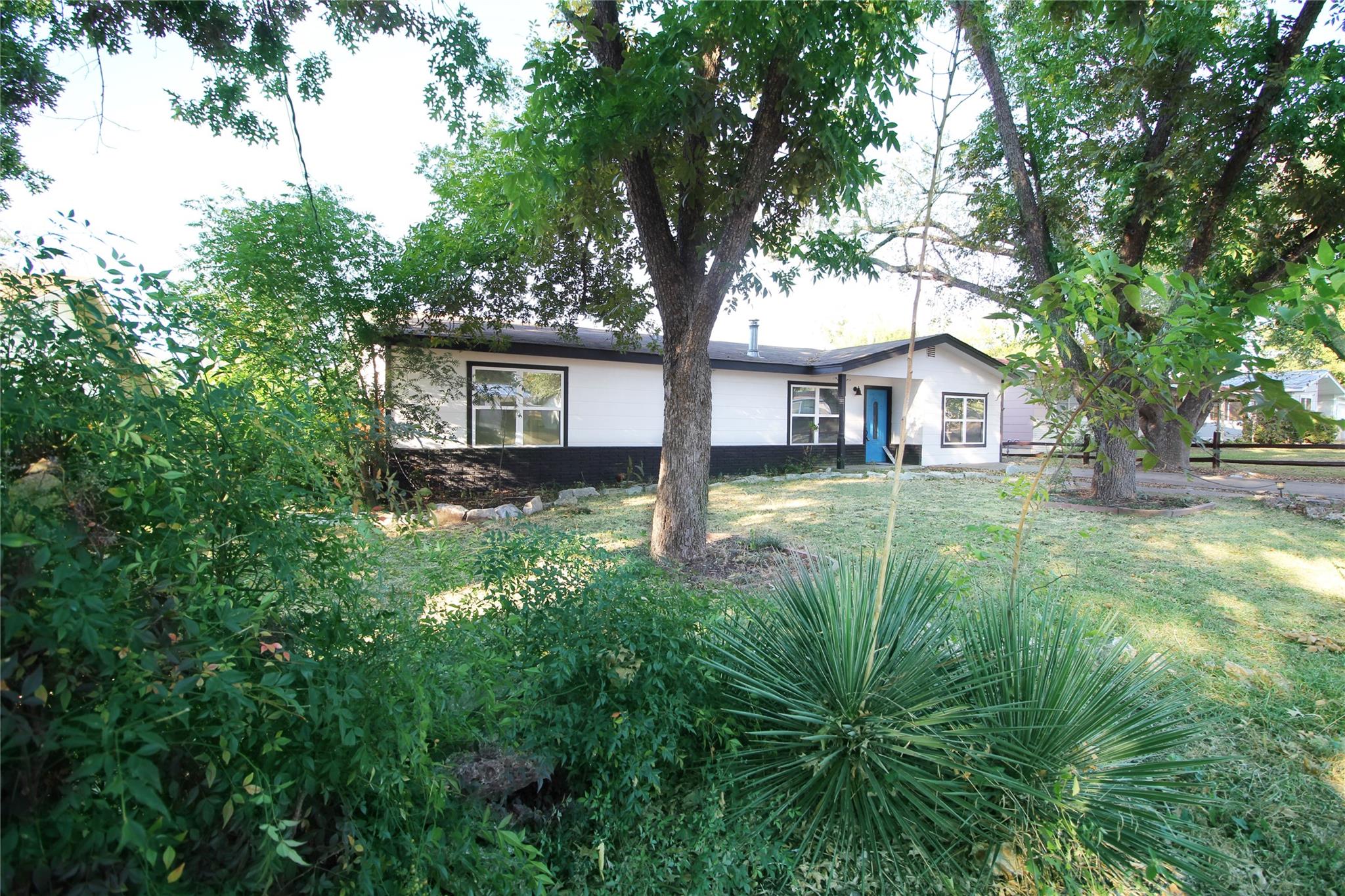 327 Mulberry, Fredericksburg, TX 78624 — photo 1