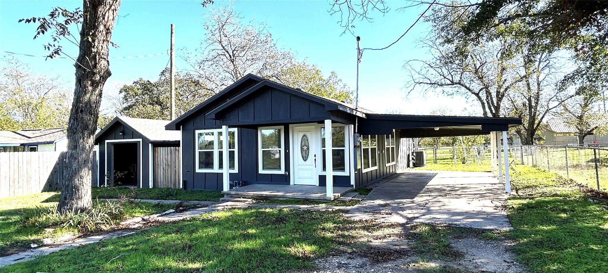 635 White, Rockdale, TX 76567 — photo 1