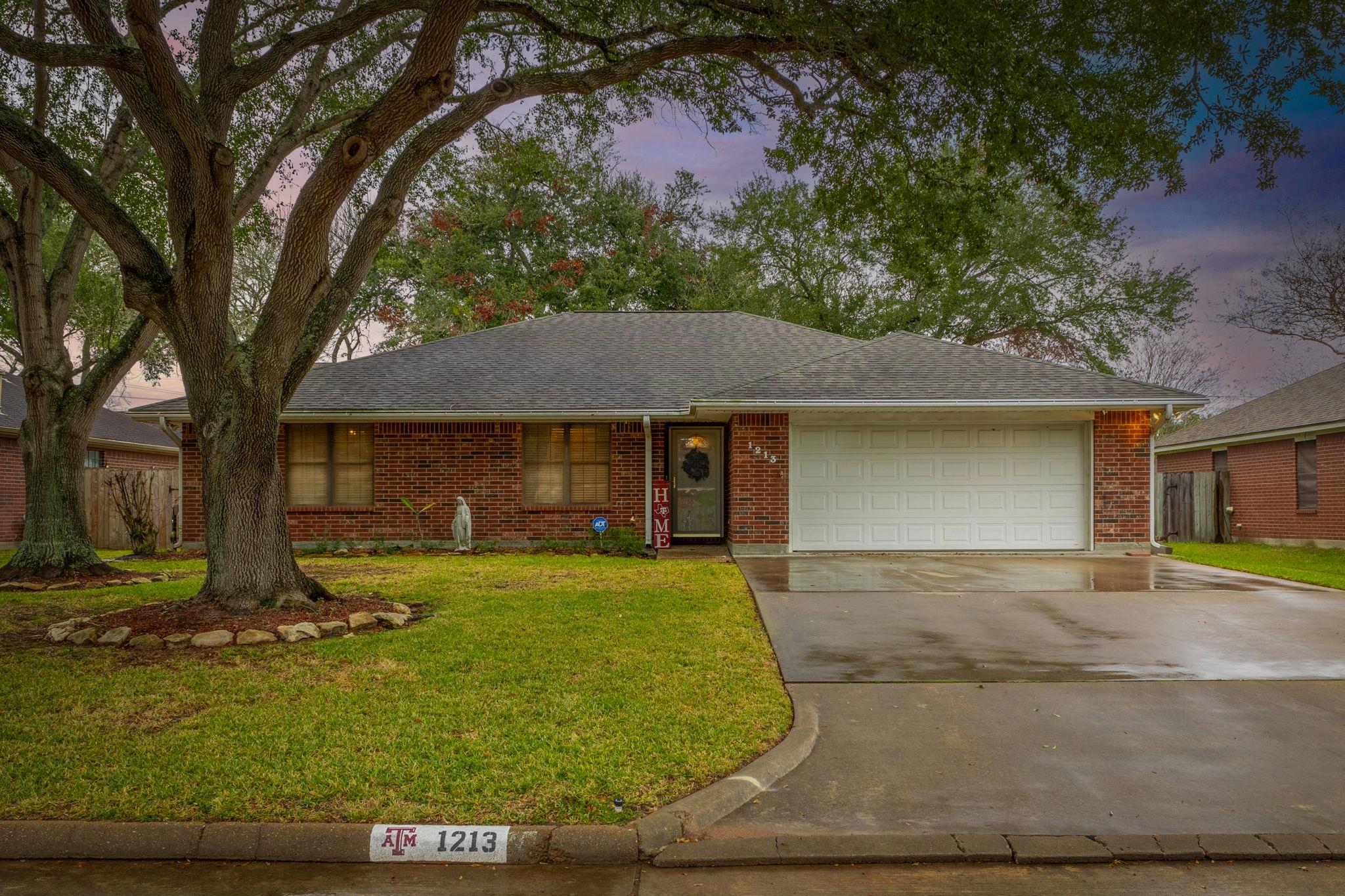 1213 Shadowlake, Sealy, TX 77474 — photo 1