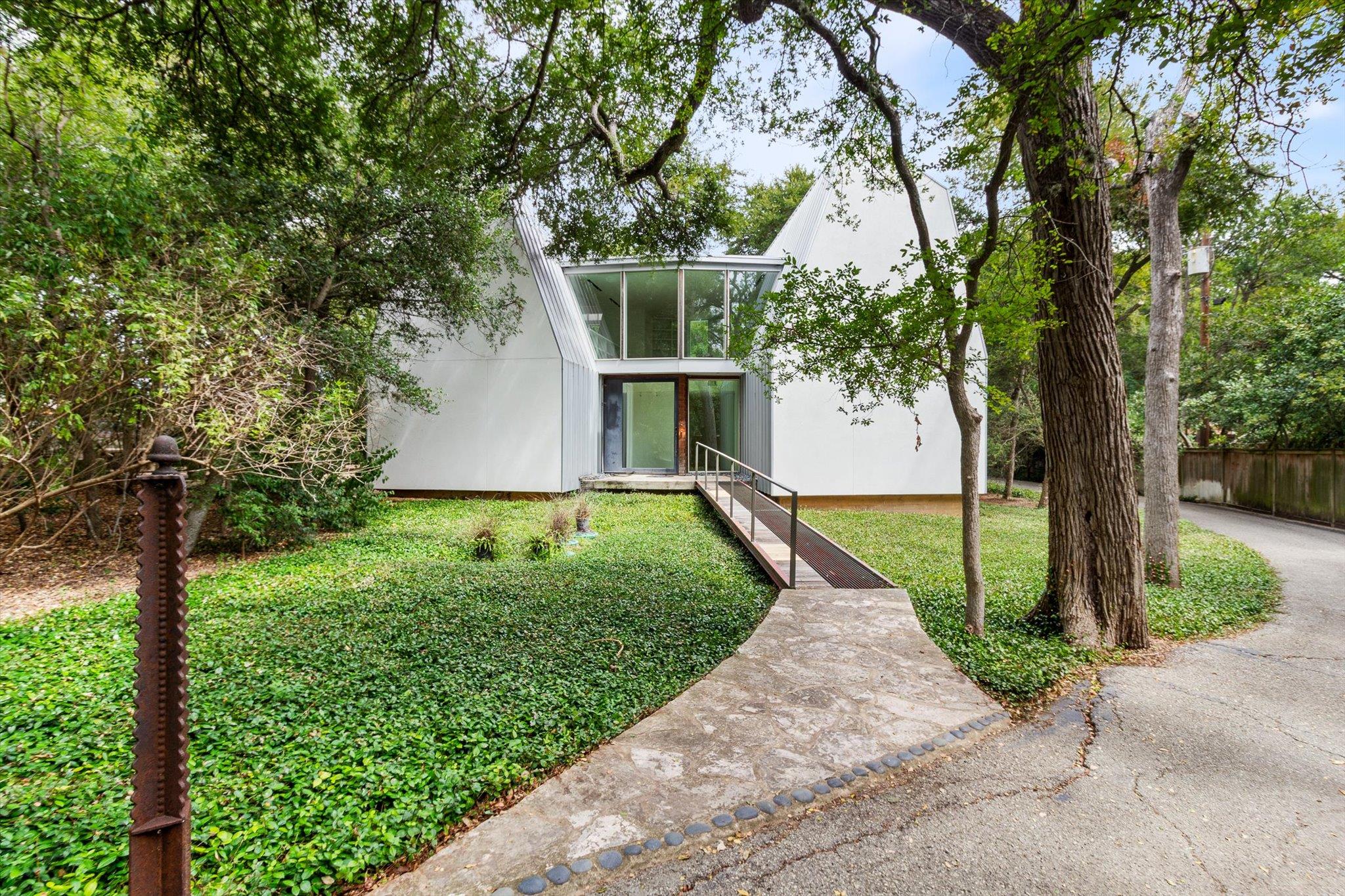 708 Snyder Hill