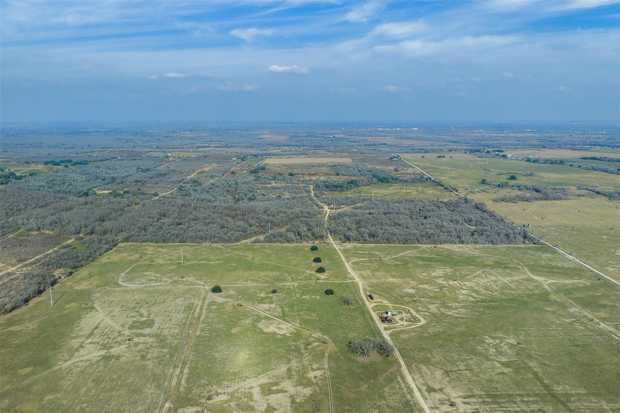 1144  Treetop Ln, Luling, TX 78648 — photo 1