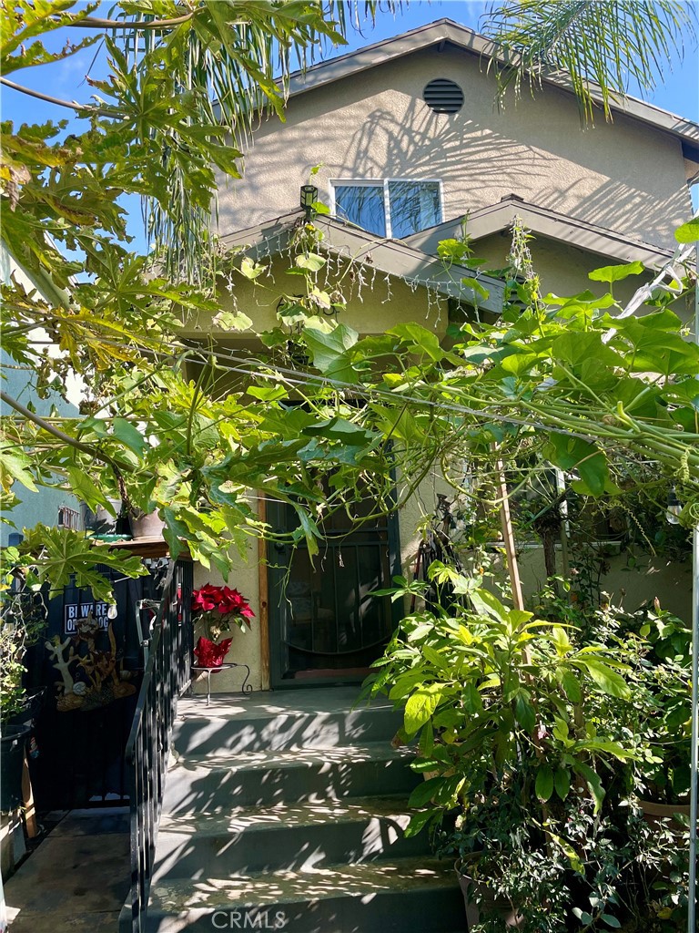 6558 S Van Ness, Los Angeles, CA 90047 — photo 1