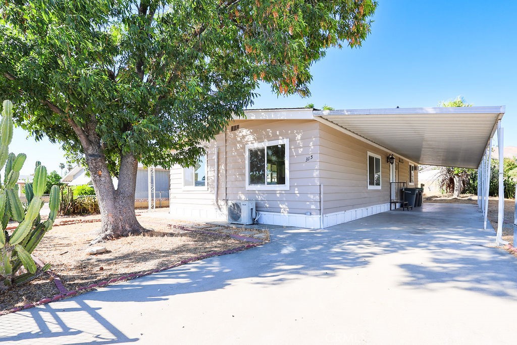 315 North Palomar Avenue, San Jacinto, CA 92582 — photo 1