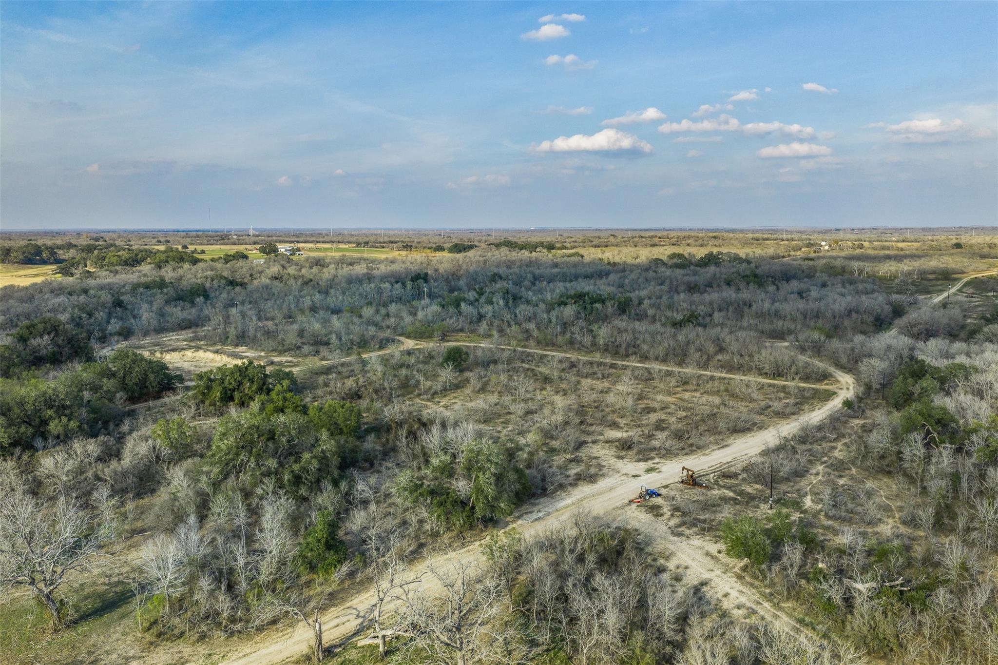 1144  Treetop Ln, Luling, TX 78648 — photo 1