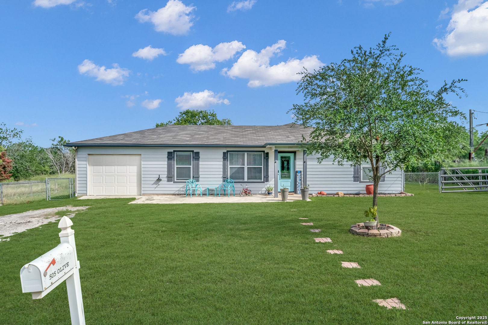 505 Olive St, Jourdanton, TX 78026 — photo 1