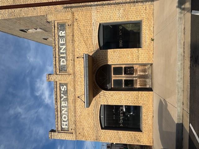 109  NE 2nd St, Smithville, TX 78957 — photo 1
