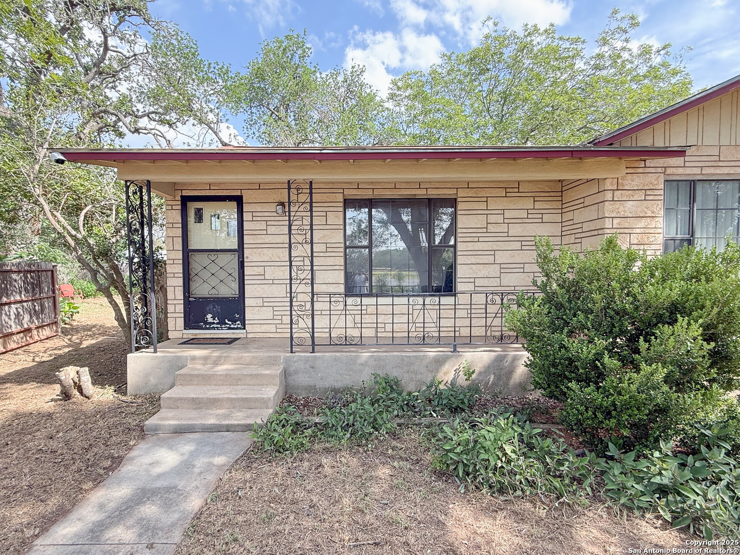 15430 S Main, Lytle, TX 78052 — photo 1