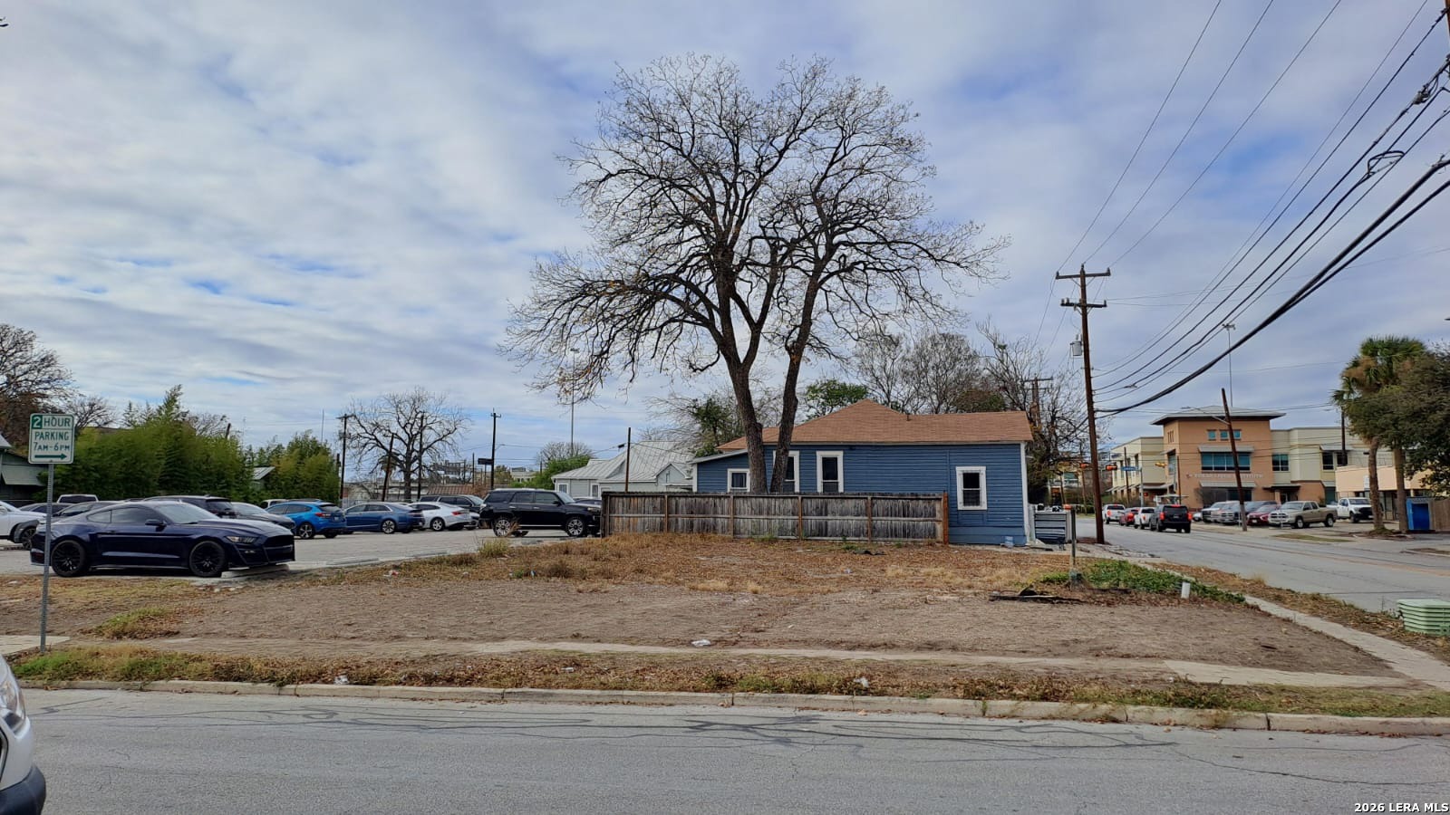 423 dallas, San Antonio, TX 78215 — photo 1
