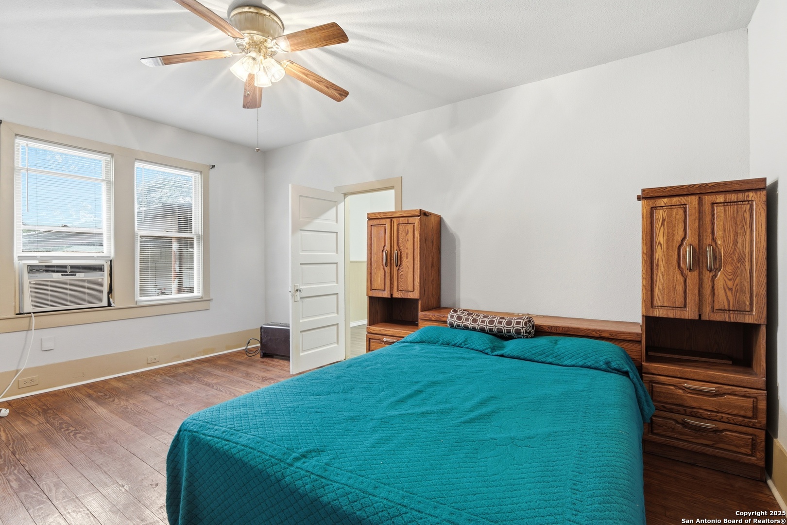 114 Bailey, , 78210 — photo 1