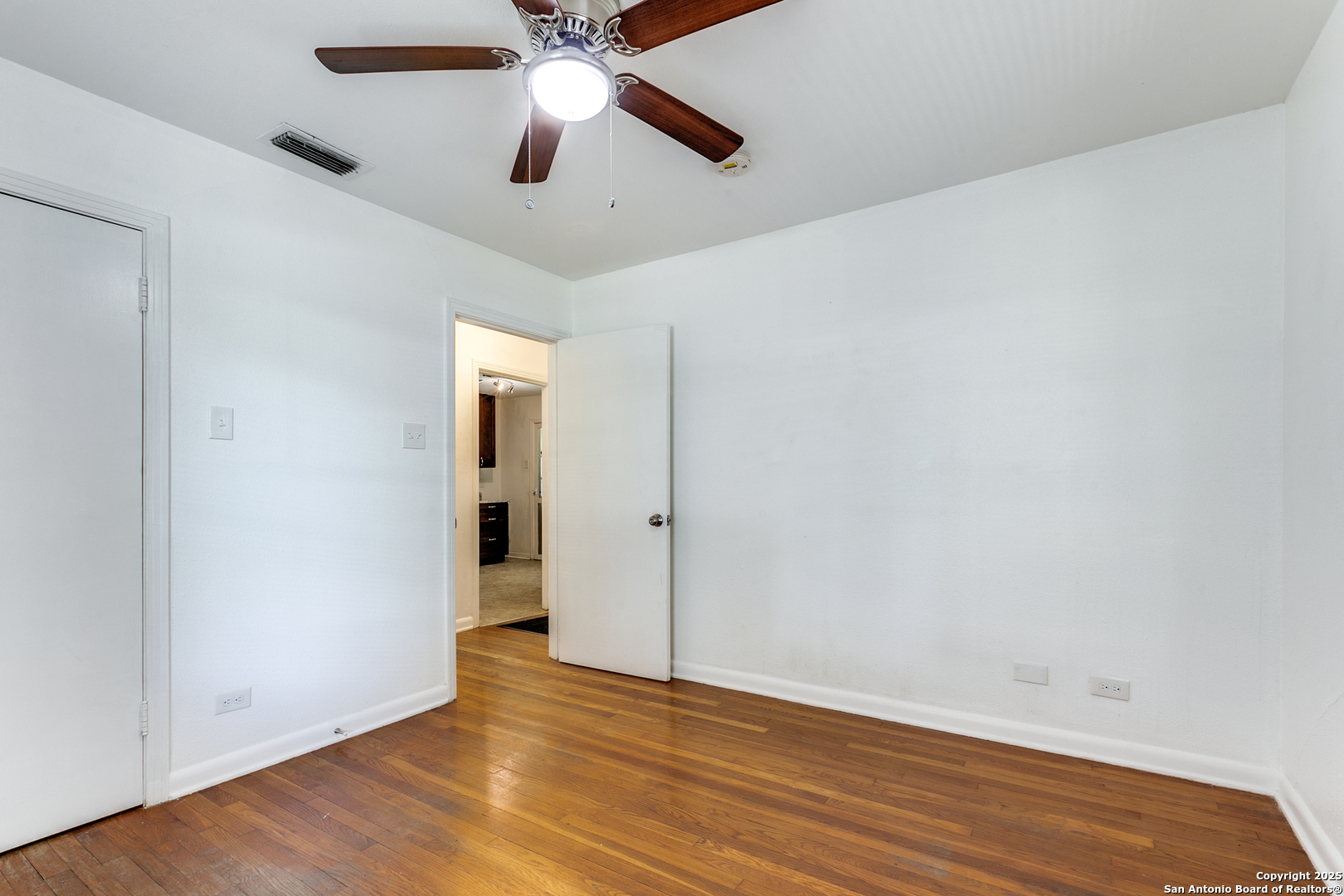 217 corona, , 78209 — photo 1