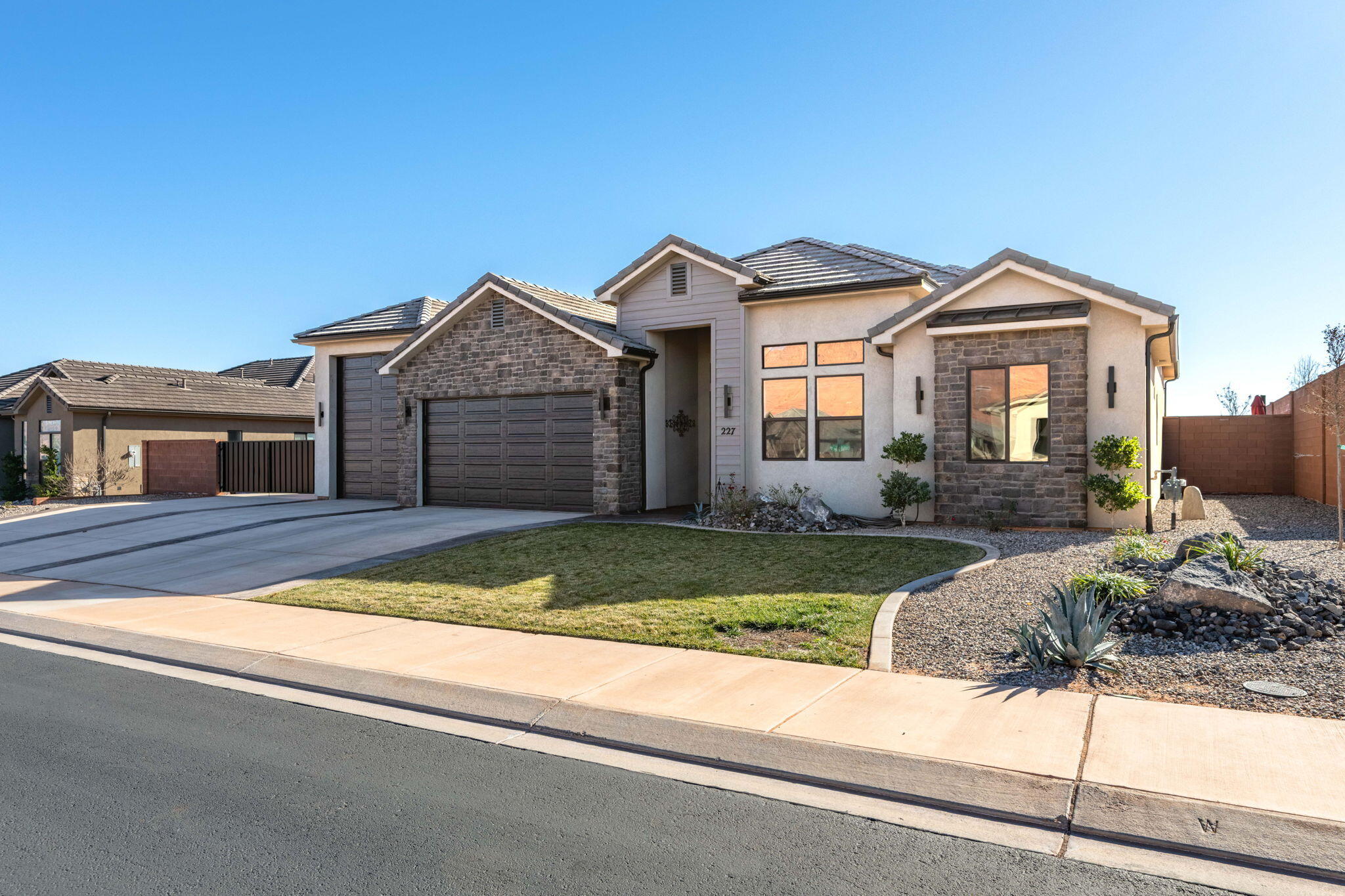 227 W UNITED Way, Ivins, UT 84738 — photo 1