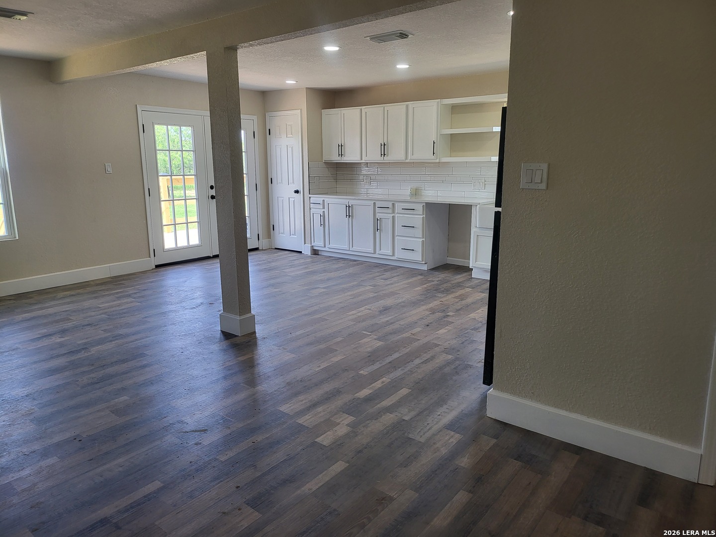 250 Krystal Ray, ,  78114 — photo 1