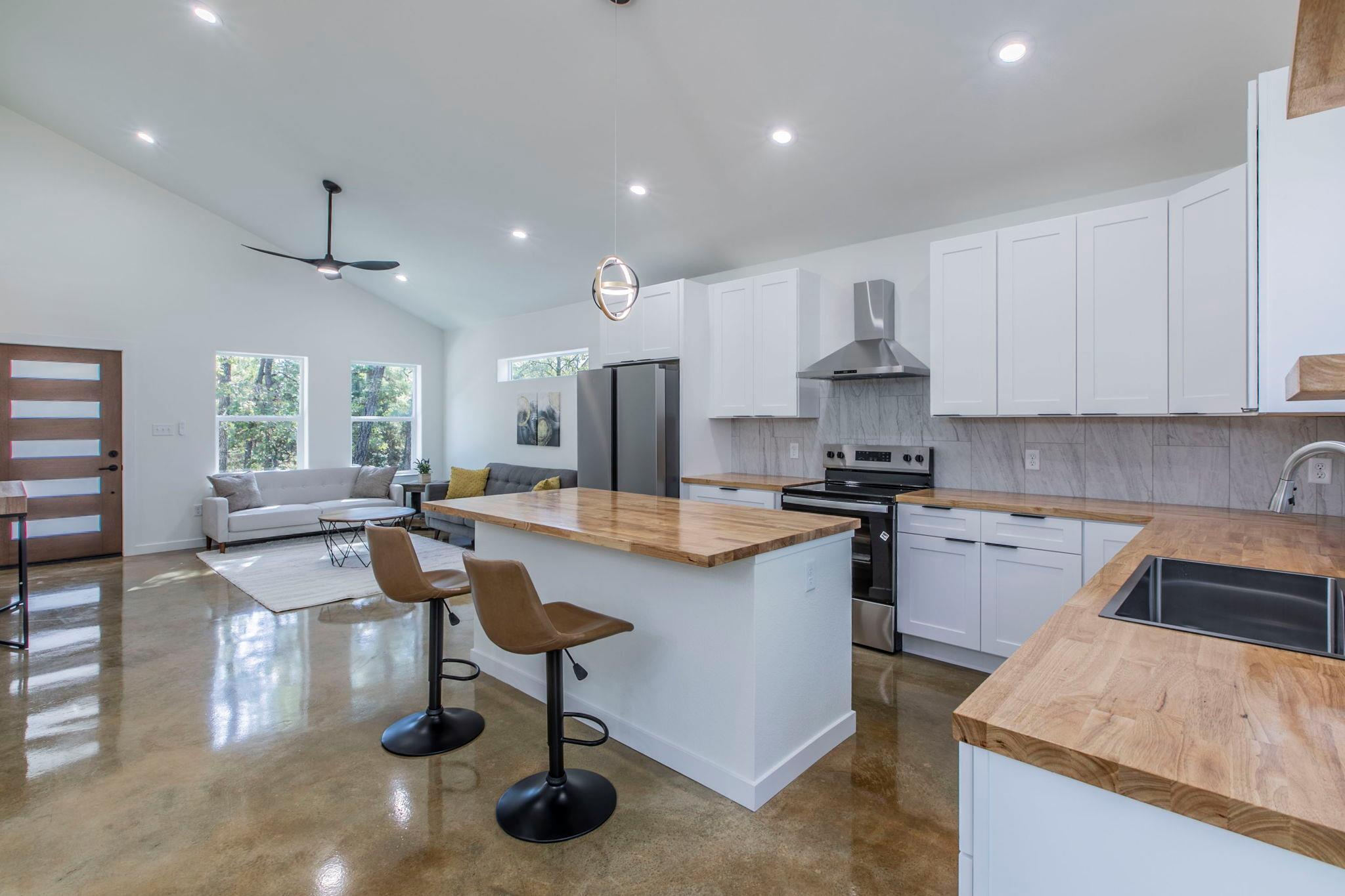 106 Heleakala, Bastrop, TX 78602 — photo 1
