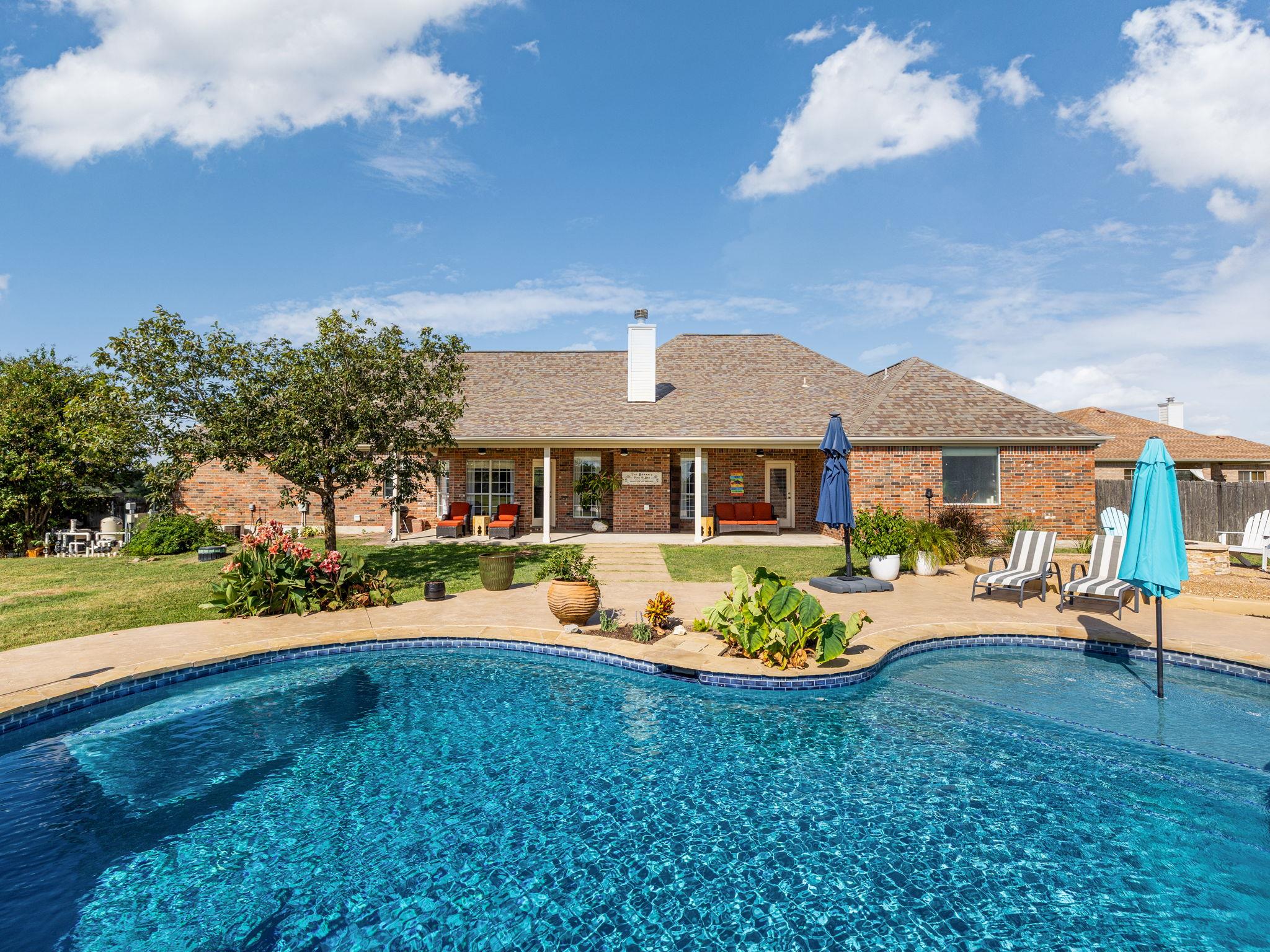 155 Comanche, Hutto, TX 78634 — photo 1