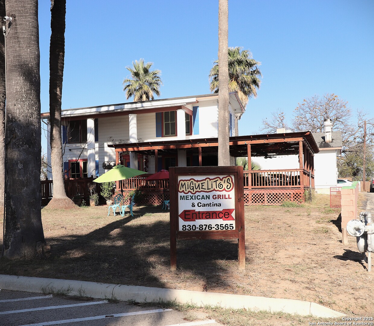 101 Petry Pl, Carrizo Springs, TX 78834 — photo 1